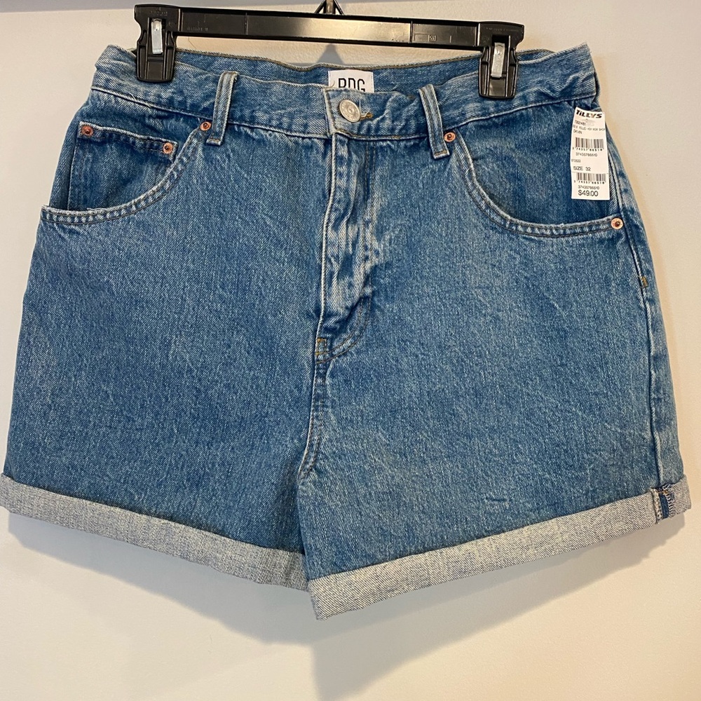 URBAN OUTFITTERS BDG MOM SHORTS 32